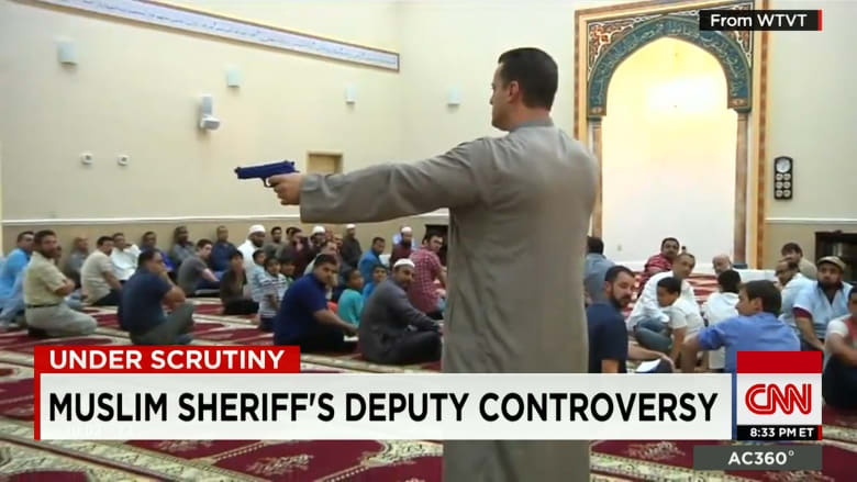 بالفيديو: مطالب بإقالة شرطي أمريكي مسلم يدرب المسلمين بالمساجد على الدفاع عن النفس