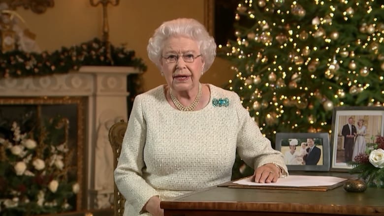 رسالة الملكة إليزابيث في أعياد الميلاد: النور يضيء في الظلمة ورسالة المسيح هي الحب وليس العنف