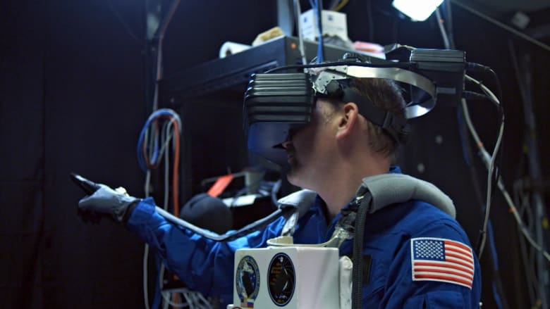 شاهد الفيديو وعش تجربة السير بالفضاء وكأنك على متن محطة الفضاء الدولية