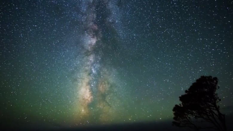 بالفيديو: مشاهد مذهلة للسماء ليلاَ بتقنية الفاصل الزمني