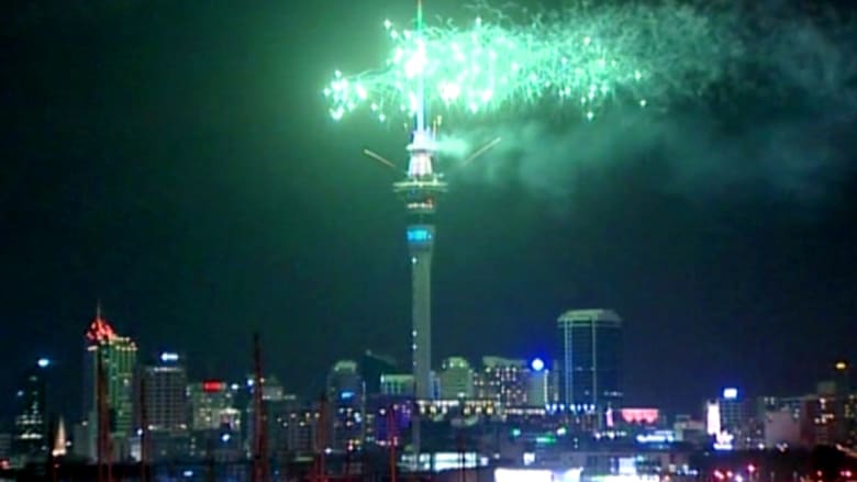 شاهد.. أول احتفال برأس السنة وبدء عام 2016 في نيوزيلندا