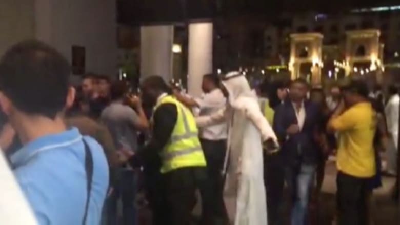 بالفيديو: إخلاء نزلاء فندق "العنوان" في دبي وقت اشتعال الحريق