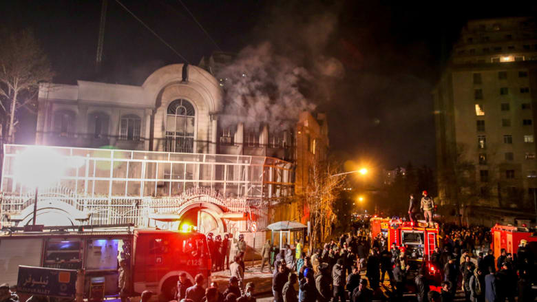 بالصور.. تصاعد الدخان من سفارة السعودية في إيران بعد احتجاج على إعدام الرياض لرجل الدين الشيعي نمر النمر قصاصا بالصور.. تصاعد الدخان من سفارة السعودية في إيران بعد احتجاج على إعدام الرياض لرجل الدين الشيعي نمر النمر قصاصا