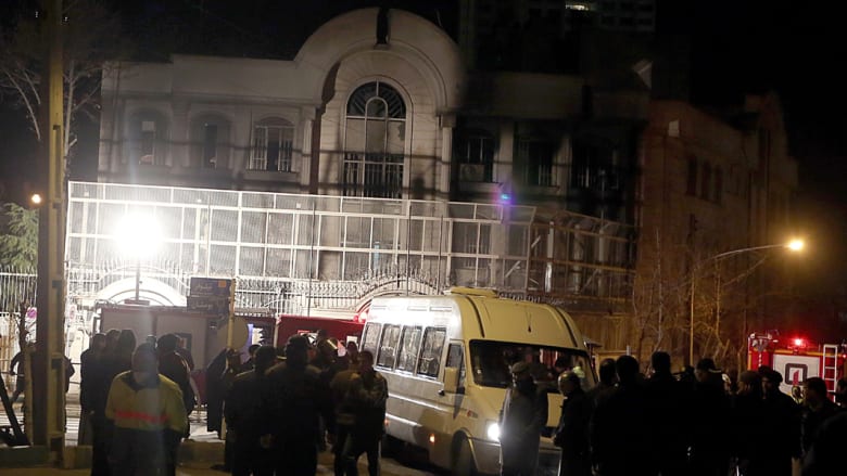 بالصور.. تصاعد الدخان من سفارة السعودية في إيران بعد احتجاج على إعدام الرياض لرجل الدين الشيعي نمر النمر قصاصا بالصور.. تصاعد الدخان من سفارة السعودية في إيران بعد احتجاج على إعدام الرياض لرجل الدين الشيعي نمر النمر قصاصا