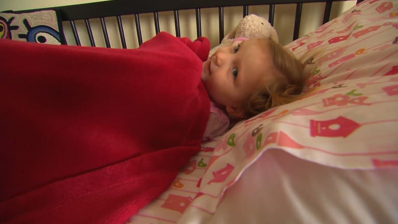 بالفيديو: 4 نصائح تساعد طفلك على النوم في الوقت المحدد