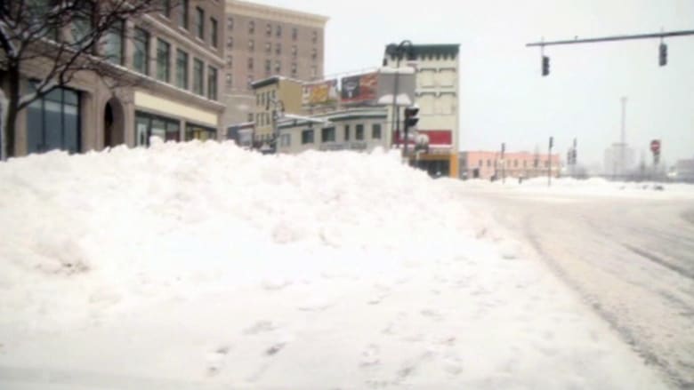 بالفيديو: موجة من الثلوج الكثيفة تجتاح نيويورك