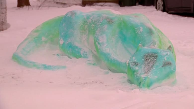 شاهد.. الثلوج في ويسكنسون تلهم الفنانين بمنحوتات جليدية مبهرة 