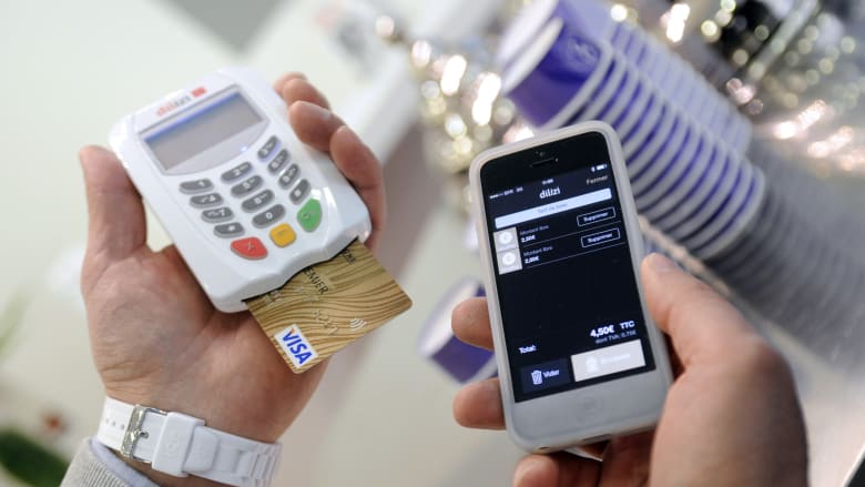 هل تستعمل الهاتف لإتمام العمليات المصرفية؟ تعرّف إلى هذه الحقائق المهمة
