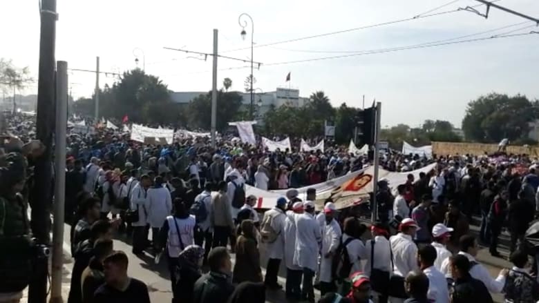 بالفيديو: آلاف الأساتذة المتدربين يحتجون في مسيرة ضخمة بالرباط لـ"إسقاط المرسومين"