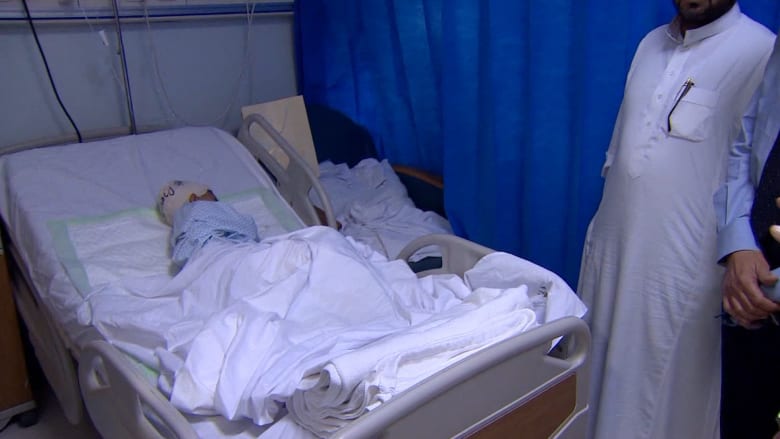 كاميرا CNN في السعودية تزور طفلا جريحا بمستشفى العوامية.. عندما يدفع الأطفال ثمن العنف