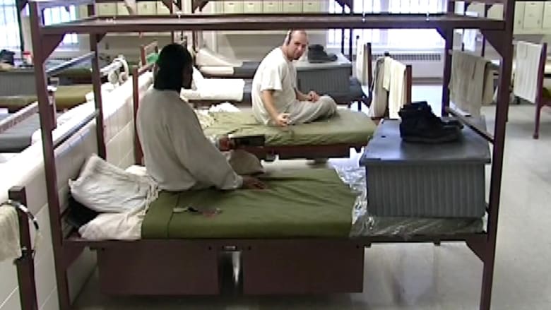 25 سجين يصابون بمرض "لأسباب غامضة" في منشأة تصحيحية بإنديانا
