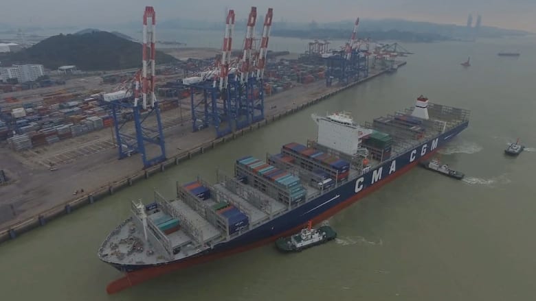 CNN من داخل أكبر سفينة شحن بضائع بين الصين وأمريكا.. تتسع لـ 18 ألف حاوية وبقوة 80 ألف حصان
