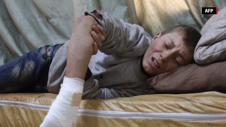 بالفيديو: كاميرا CNN تدخل لتعاين ركام المشفى السوري المقصوف