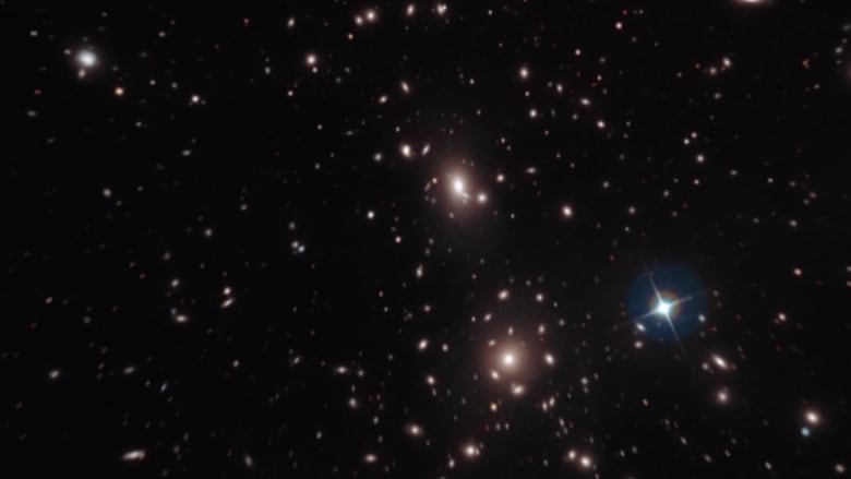 بالفيديو: اكتشاف ثقب أسود في الفضاء حجمه يعادل مليون شمس