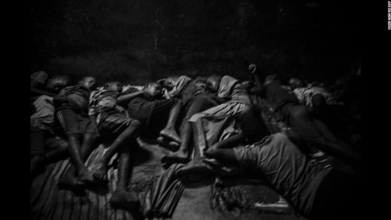 شاهد.. الأعمال التي حازت على جائزة "أفضل صور الصحافة 2016" شاهد.. الأعمال التي حازت على جائزة "أفضل صور الصحافة 2016"