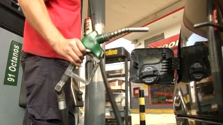 رغم زيادة أسعار النفط 60 ضعفاً في فنزويلا .. البنزين لا يزال أقل سعراً من الماء!