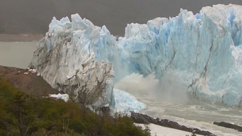 فيديو مذهل يظهر آثار الاحتباس الحراري.. انهيار "العملاق الأبيض" بالأرجنتين