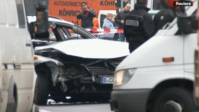 بالفيديو.. الشرطة الألمانية: مقتل رجل واحد على الأقل في انفجار سيارة تحمل عبوة ناسفة في برلين
