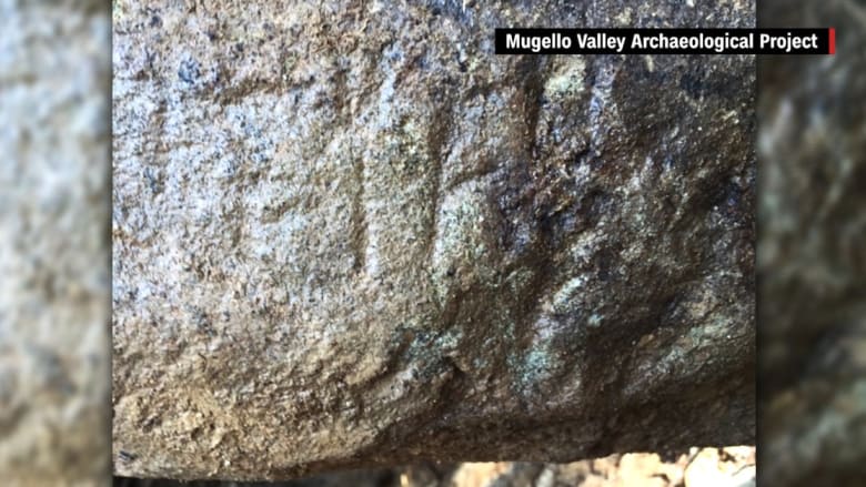 بالفيديو: العثور على "لغة مفقودة" منذ زمن طويل على لوح صخري مدفون