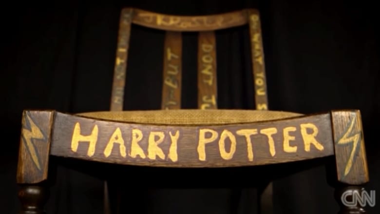 بالفيديو: 400 ألف دولار مقابل الكرسي الذي شهد كتابة هاري بوتر