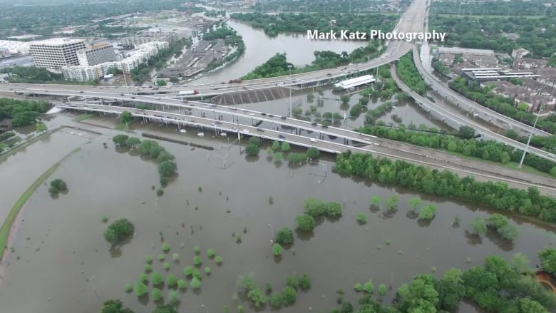 بالفيديو: مشاهد مذهلة التقطتها طائرة بدون طيار لفيضانات تكساس