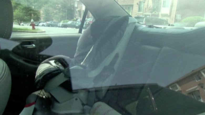 بالفيديو: وفاة طفلة بعد نسيانها في سيارة لسبع ساعات