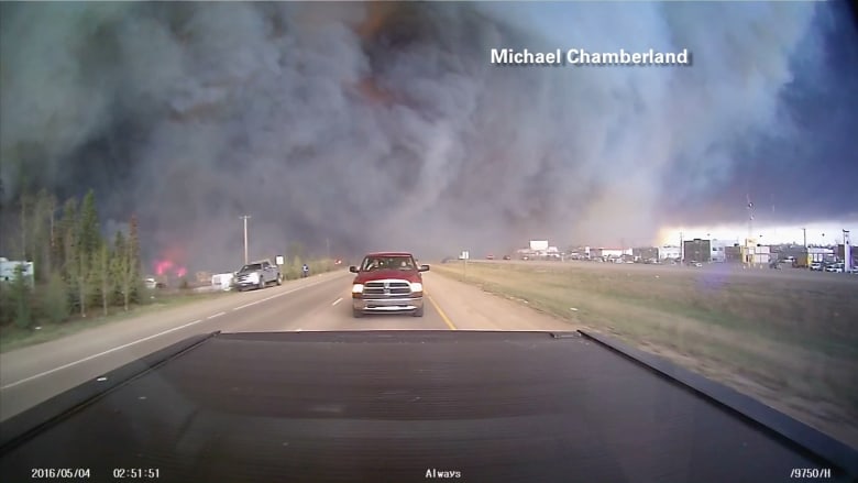  بالفيديو: مشاهد مرعبة لحرائق الغابات في كندا
