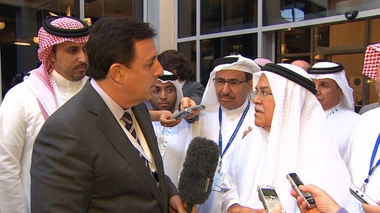 علي النعيمي رجل النفط الأقوى يغادر وزارة الطاقة السعودية.. تداعيات لقاء الدوحة وخطط الأمير الشاب