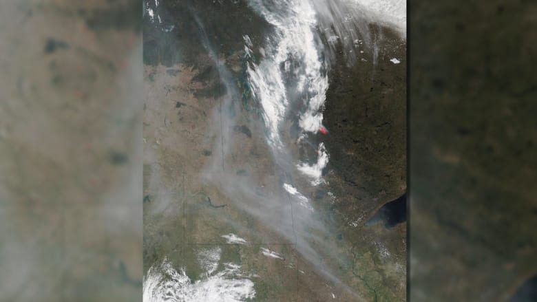 الأقمار الصناعية تلتقط صورا من الفضاء لدخان الحرائق في كندا