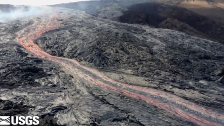 شاهد من طائرة بدون طيار.. مشهد مذهل لحمم بركانية في هاواي