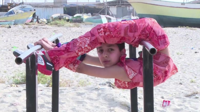 بالفيديو: "الطفل العنكبوت".. فلسطيني يسعى إلى كسر الرقم القياسي العالمي