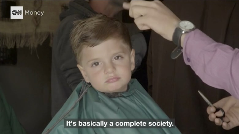 بالفيديو: تعرف إلى المنطقة التجارية في مخيم الزعتري للاجئين السوريين