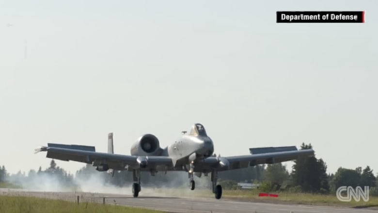 بالفيديو: طائرات عسكرية أمريكية تهبط على طريق سريع في إستونيا