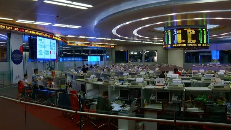 شاهد.. أثر خروج بريطانيا من EU على أسواق العالم: سعر الجنيه هبط 10% والذهب يعود للواجهة كملاذ آمن