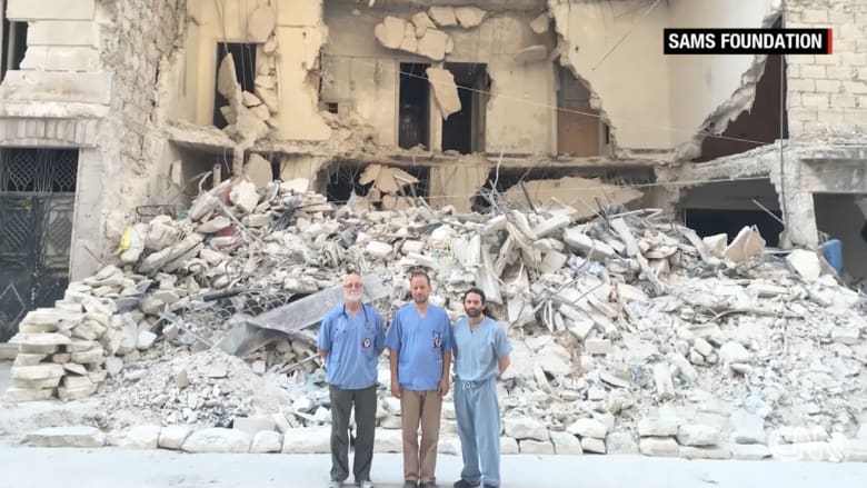 شاهد.. أطباء يواجهون الموت لإنقاذ المدنيين في حلب