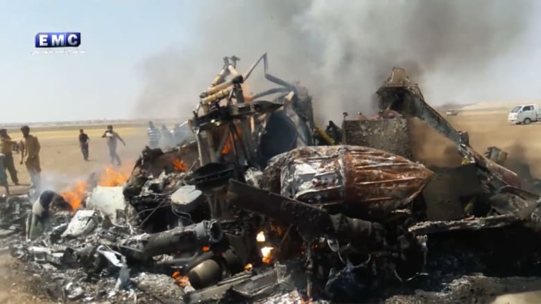شاهد: سقوط طائرة روسية بنيران أرضية في ريف إدلب ومقتل 5 عسكريين على متنها
