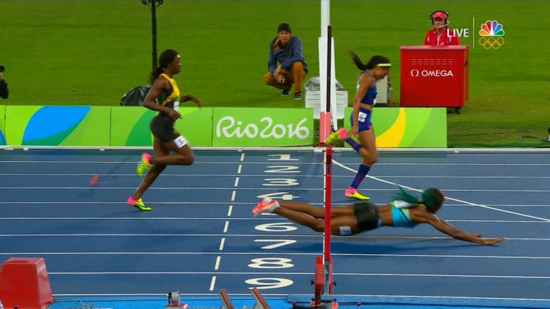 عداءة الألعاب الأولمبية هذه فازت بالسباق من خلال سقوطها على خط النهاية!