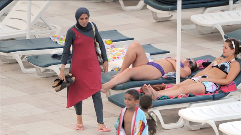 ما هو الجدل الدائر حول منع فرنسا لـ"البوركيني"؟