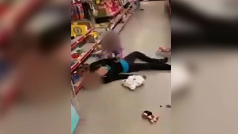 جرعة هيروين زائدة تترك طفلة تصرخ على أرض متجر في ماساشوستس