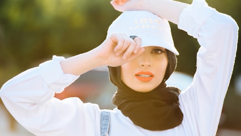 الفتاة المحجبة بمجلة "بلاي بوي": سأريهم المرأة الأمريكية المسلمة