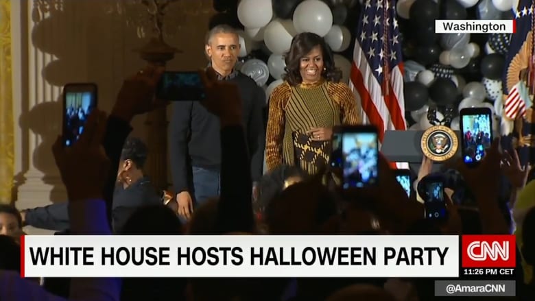 شاهد.. أوباما وزوجته يرقصان على أنغام "Thriller" في الهالوين