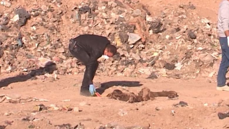 اكتشاف 3 مقابر جماعية على الأقل في بلدة قرب الموصل بالعراق