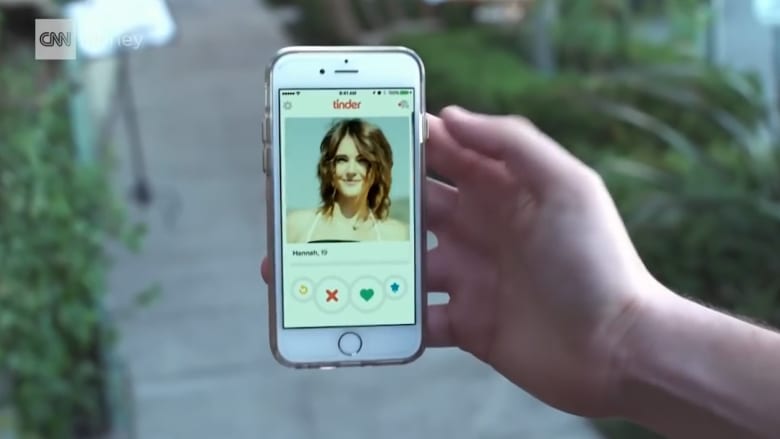 تطبيق “تندر” للمواعدة يضيف 37 خياراً للهوية الجنسية