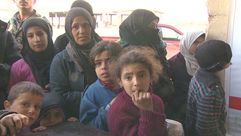 الهجوم على حلب مستمر.. ونازحون: نخاف الموت جوعا