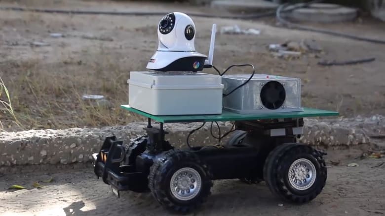 روبوت يستكشف الأماكن الخطرة والأجسام المشبوهة في غزة