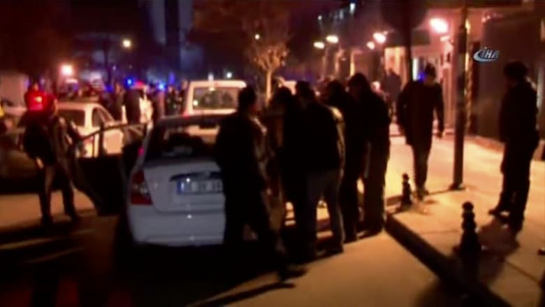 شاهد.. الشرطة التركية تعتقل مسلحا أطلق النار أمام السفارة الأمريكية