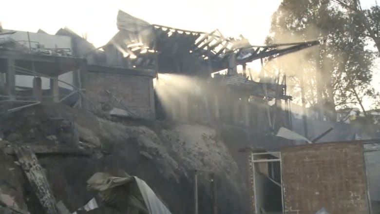 شاهد.. حرائق ضخمة تدمر 100 منزل في تشيلي