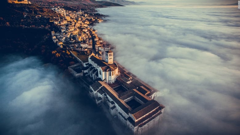 أجمل الصور التي التقطتها عدسات الطائرات الموجَّهة (الجزء الأول) أجمل الصور التي التقطتها عدسات الطائرات الموجَّهة (الجزء الأول)