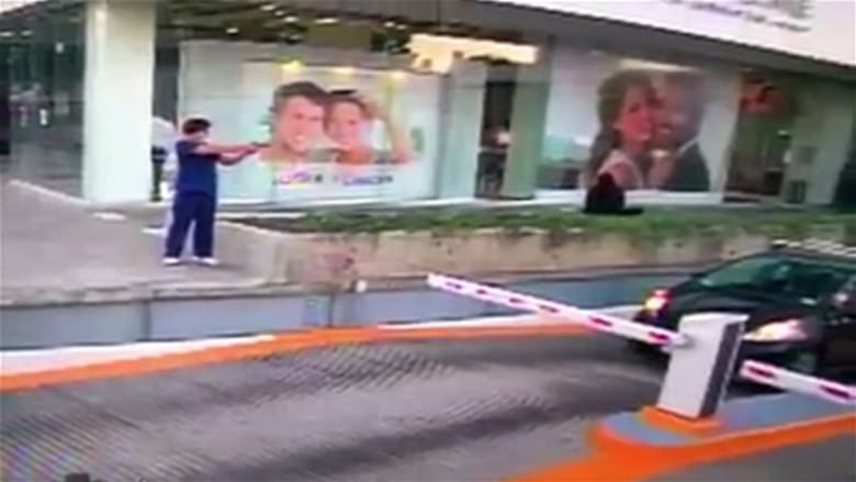 شاهد.. رجل يطلق النار على مسؤول بقنصلية أمريكا بالمكسيك