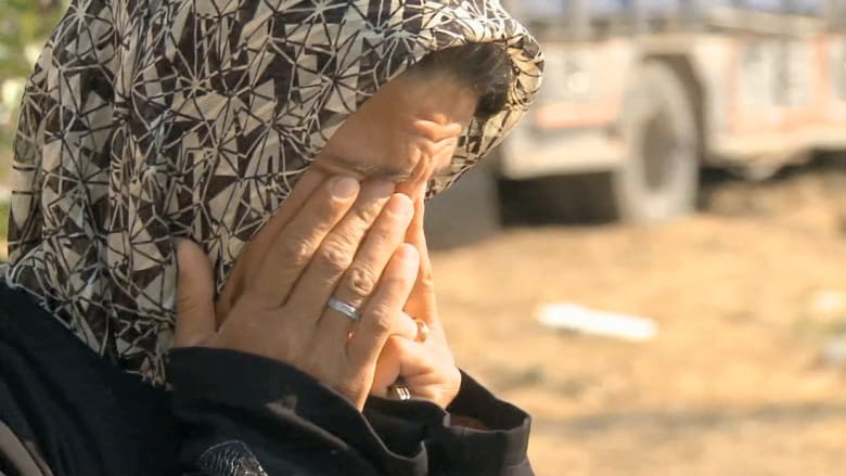 قتل زوجها وفرت بأطفالها.. CNN تقابل ناجية من حلب